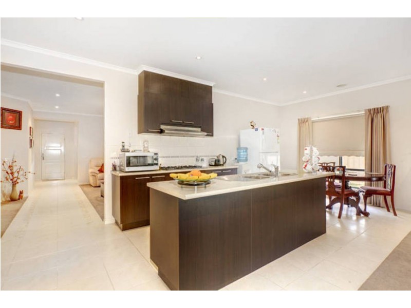 20 Westerfold Terrace, Caroline Springs VIC 3023