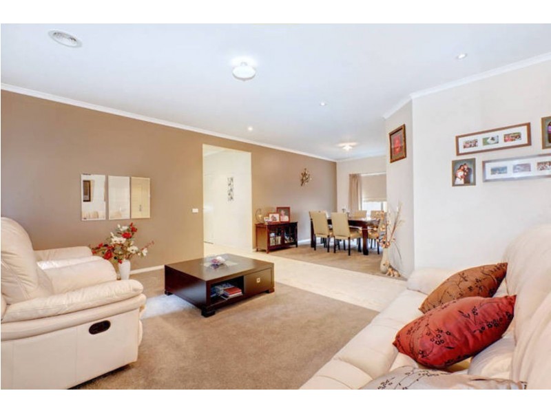 20 Westerfold Terrace, Caroline Springs VIC 3023