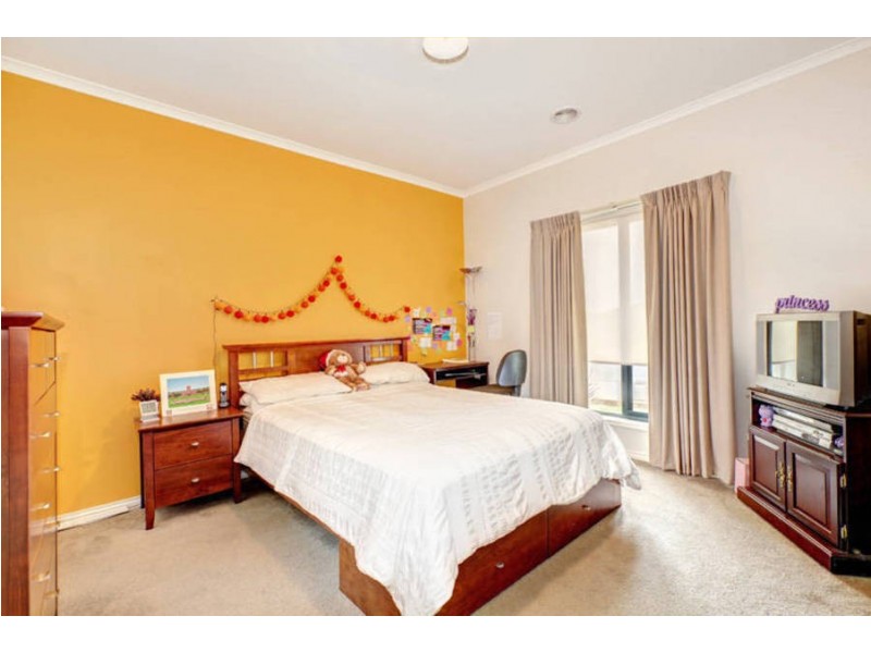20 Westerfold Terrace, Caroline Springs VIC 3023
