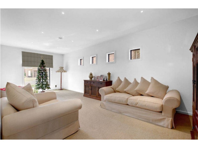 21 Cairn Curran Terrace, Caroline Springs VIC 3023