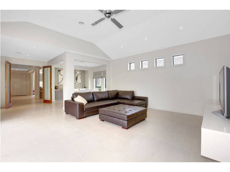 21 Cairn Curran Terrace, Caroline Springs VIC 3023