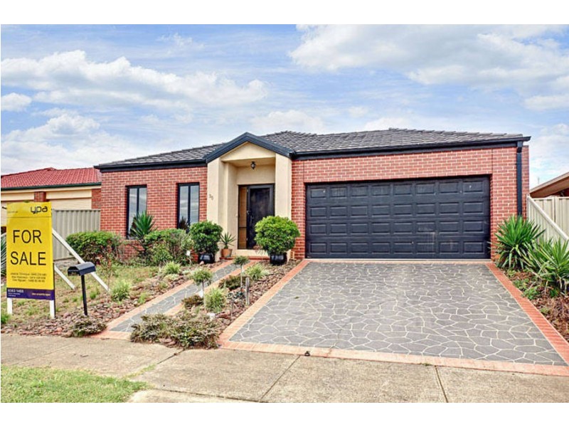 35 Clarendon Wynd, Caroline Springs VIC 3023