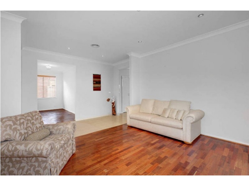 35 Clarendon Wynd, Caroline Springs VIC 3023