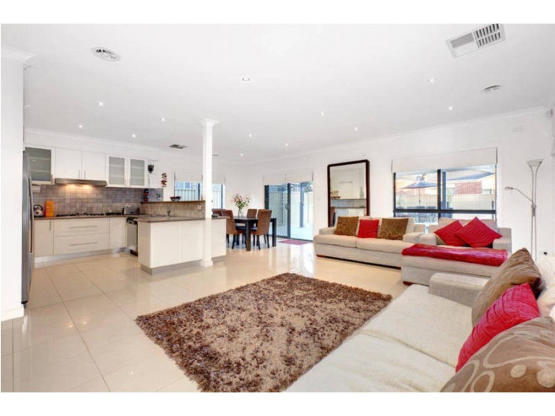 7 Barkly Close, Caroline Springs VIC 3023