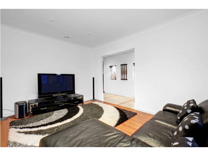 7 Barkly Close, Caroline Springs VIC 3023