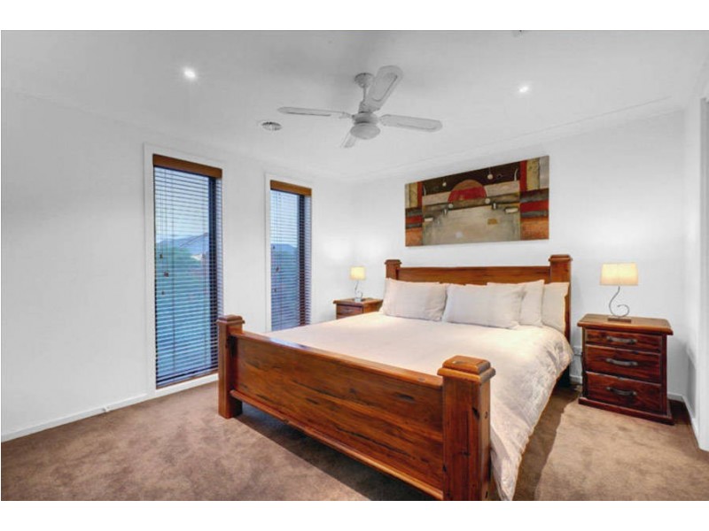 7 Barkly Close, Caroline Springs VIC 3023