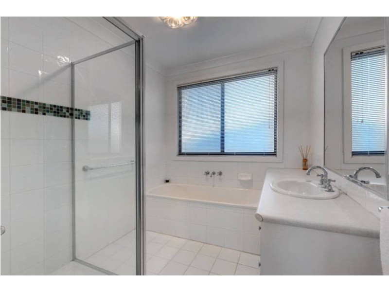 7 Barkly Close, Caroline Springs VIC 3023