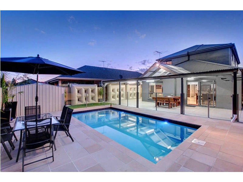 7 Barkly Close, Caroline Springs VIC 3023