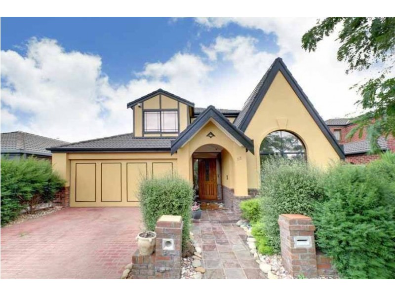 13 Bendigo Cct, Caroline Springs VIC 3023