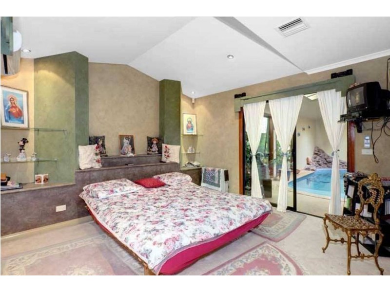 13 Bendigo Cct, Caroline Springs VIC 3023