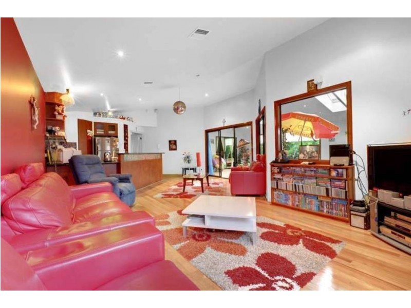 13 Bendigo Cct, Caroline Springs VIC 3023