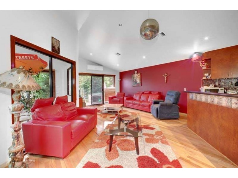 13 Bendigo Cct, Caroline Springs VIC 3023