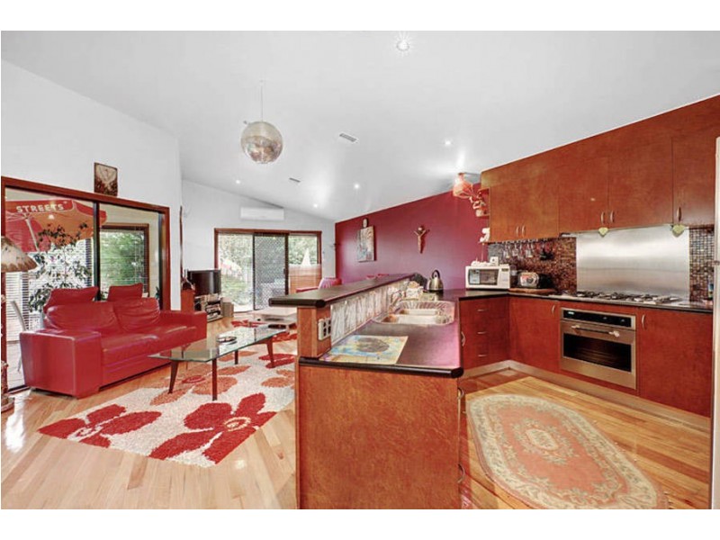 13 Bendigo Cct, Caroline Springs VIC 3023