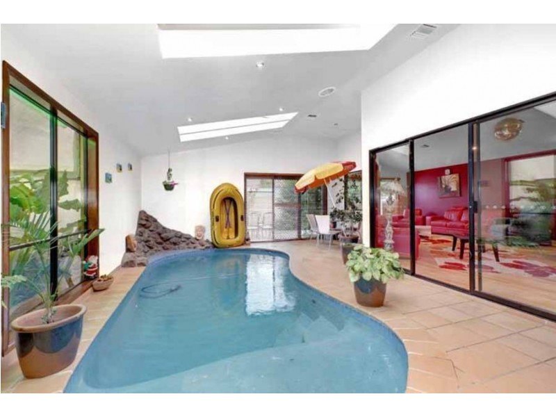 13 Bendigo Cct, Caroline Springs VIC 3023