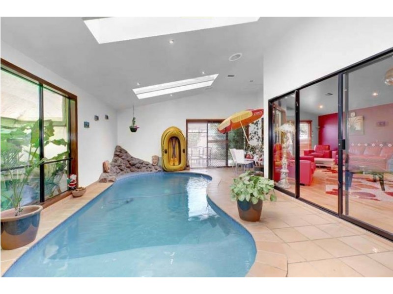 13 Bendigo Cct, Caroline Springs VIC 3023