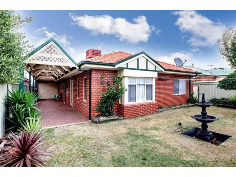 2 Springfield Close, Caroline Springs VIC 3023