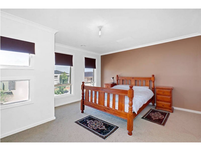 16 Dahlia Drive, Caroline Springs VIC 3023