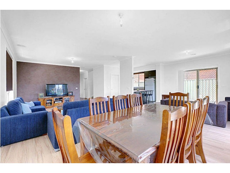 16 Dahlia Drive, Caroline Springs VIC 3023