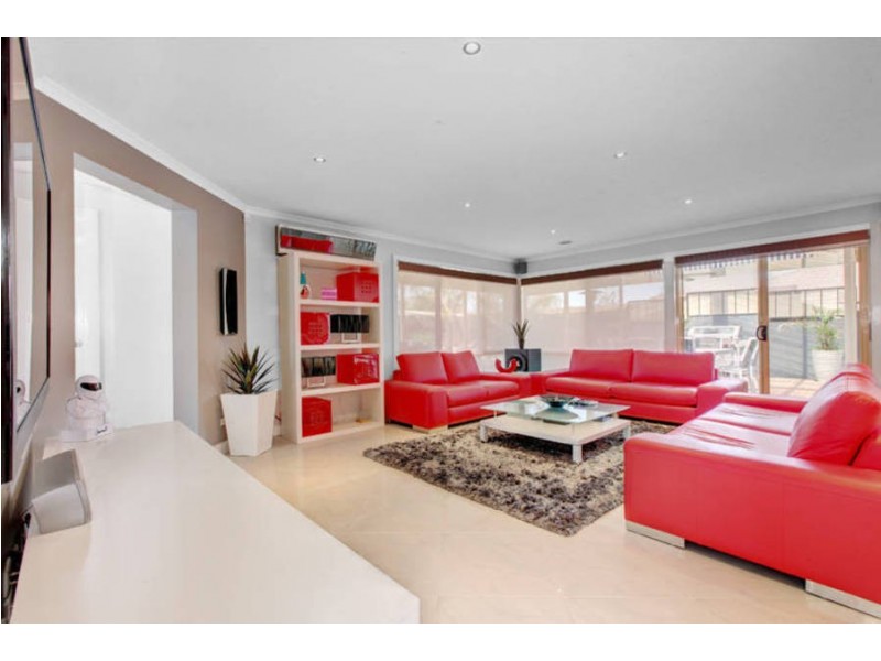 20 Bimbadeen Street, Burnside VIC 3023