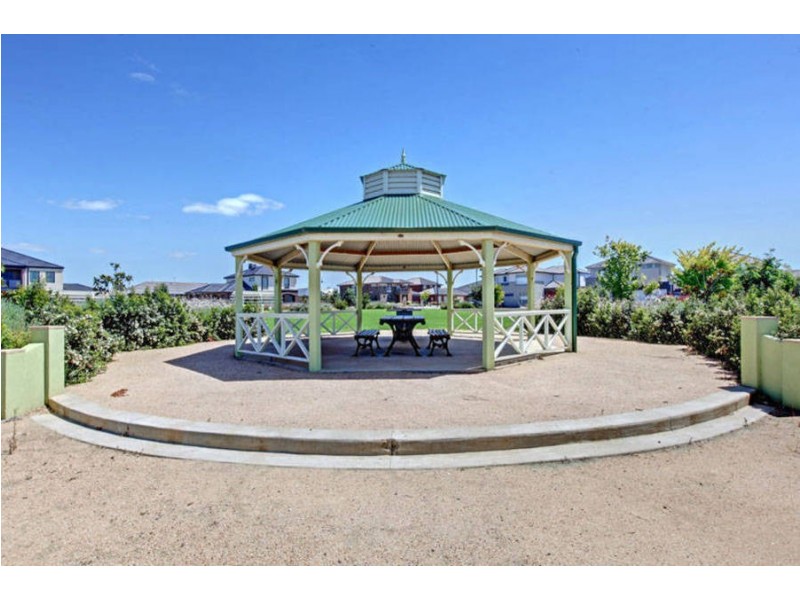 3 Hawksbury Green, Caroline Springs VIC 3023