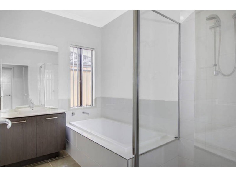 35  Manny Paul Circuit, Burnside Heights VIC 3023