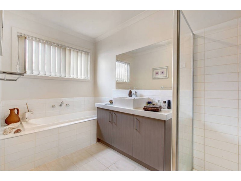 2 Manny Paul Circuit, Burnside Heights VIC 3023