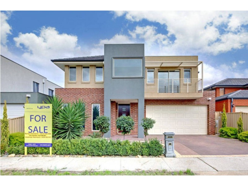 8 Hopetoun Green, Caroline Springs VIC 3023