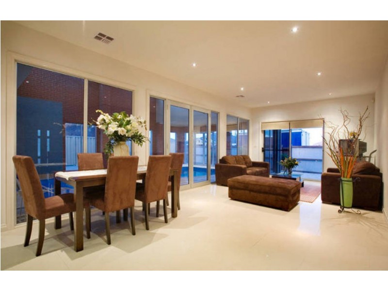 25 The Avenue, Caroline Springs VIC 3023
