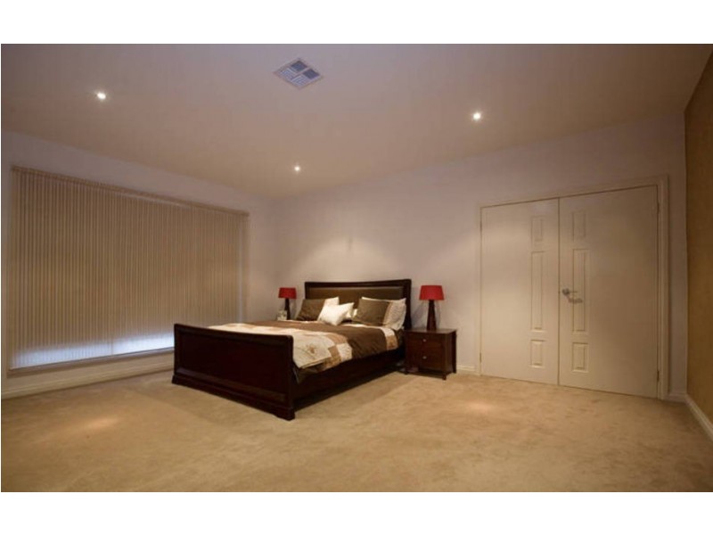25 The Avenue, Caroline Springs VIC 3023