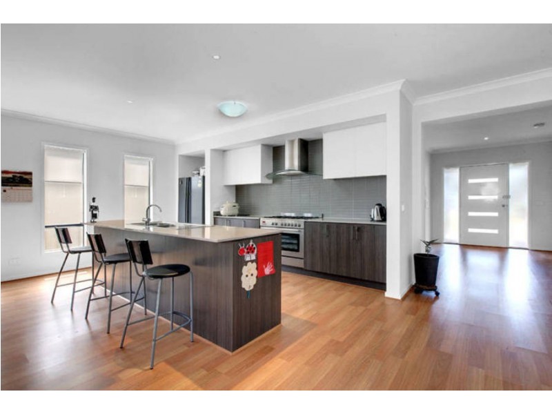 74 Lawson Way, Caroline Springs VIC 3023