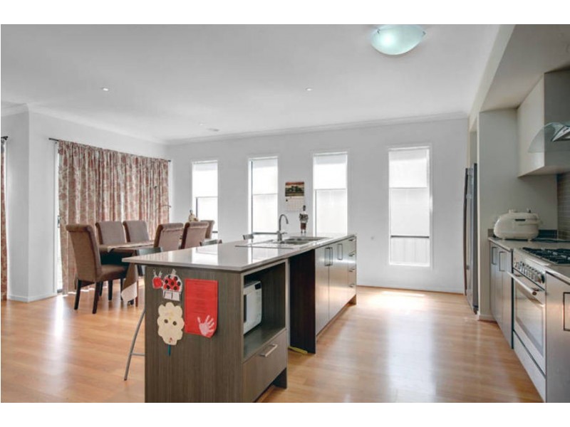 74 Lawson Way, Caroline Springs VIC 3023