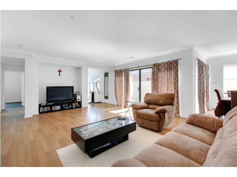 74 Lawson Way, Caroline Springs VIC 3023