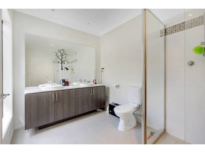 74 Lawson Way, Caroline Springs VIC 3023