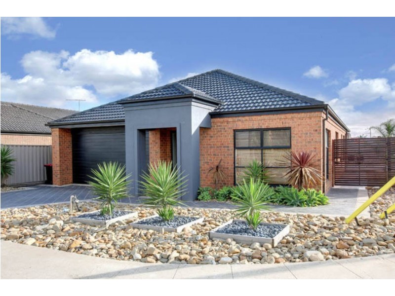10 Cobaw Circuit, Caroline Springs VIC 3023