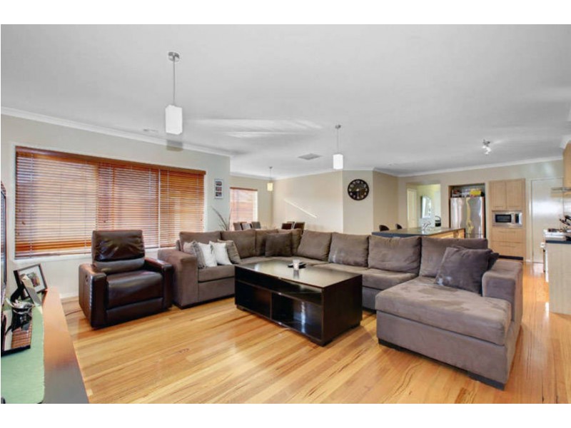 10 Cobaw Circuit, Caroline Springs VIC 3023
