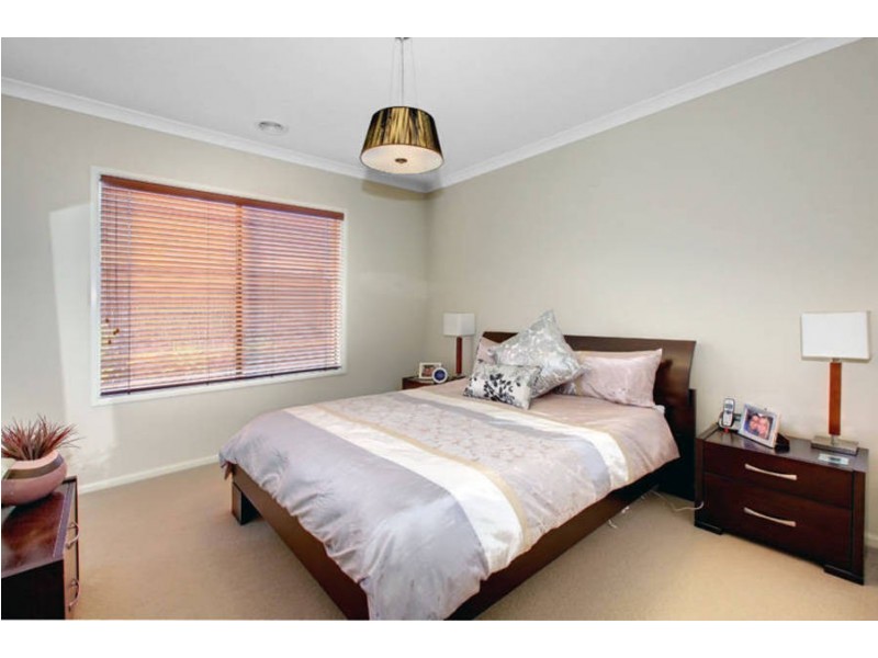 10 Cobaw Circuit, Caroline Springs VIC 3023