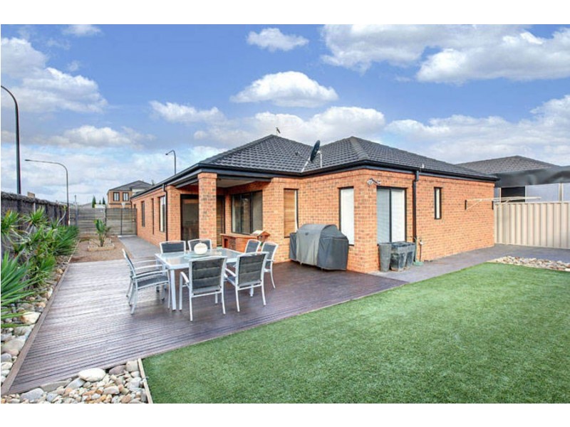 10 Cobaw Circuit, Caroline Springs VIC 3023