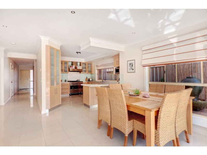 3 Caves Lane, Caroline Springs VIC 3023