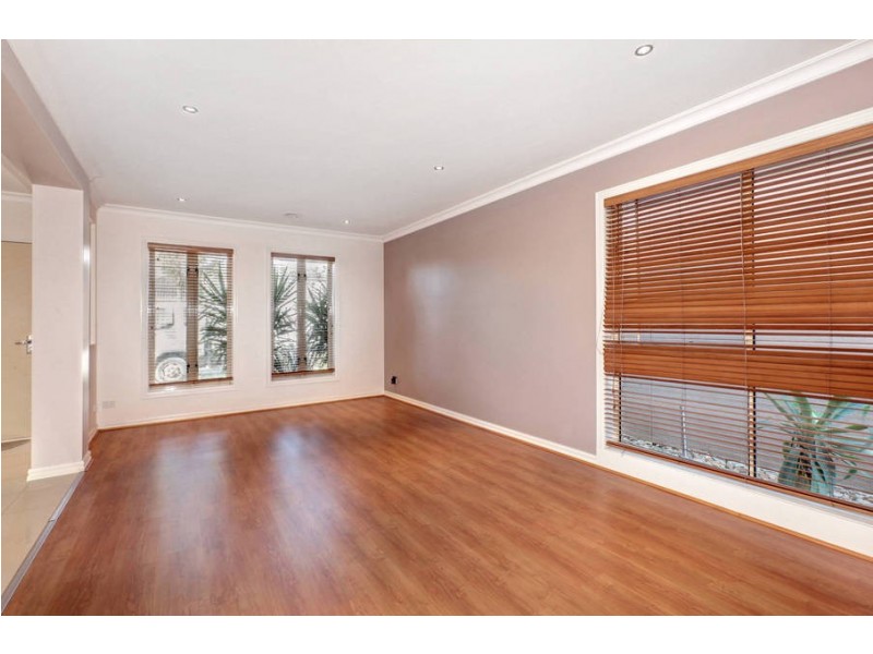 3 Caves Lane, Caroline Springs VIC 3023