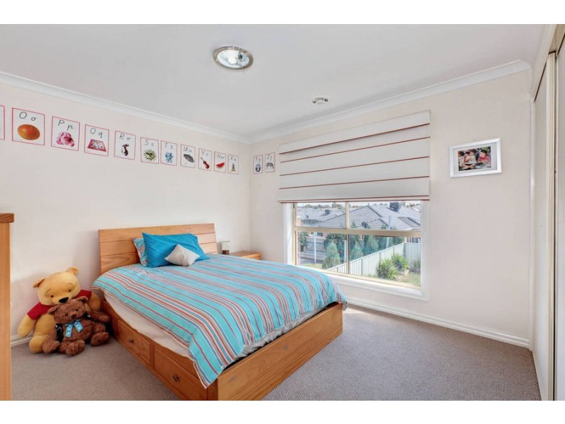 3 Caves Lane, Caroline Springs VIC 3023
