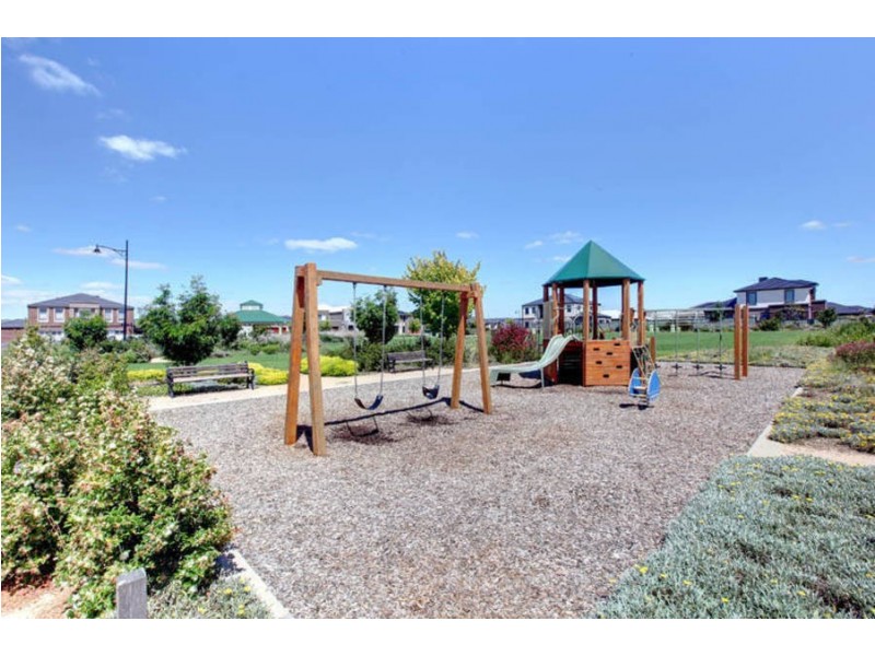 3 Hawksbury Green, Caroline Springs VIC 3023