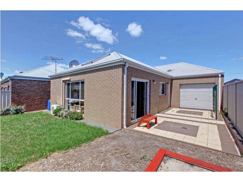 3 Hawksbury Green, Caroline Springs VIC 3023