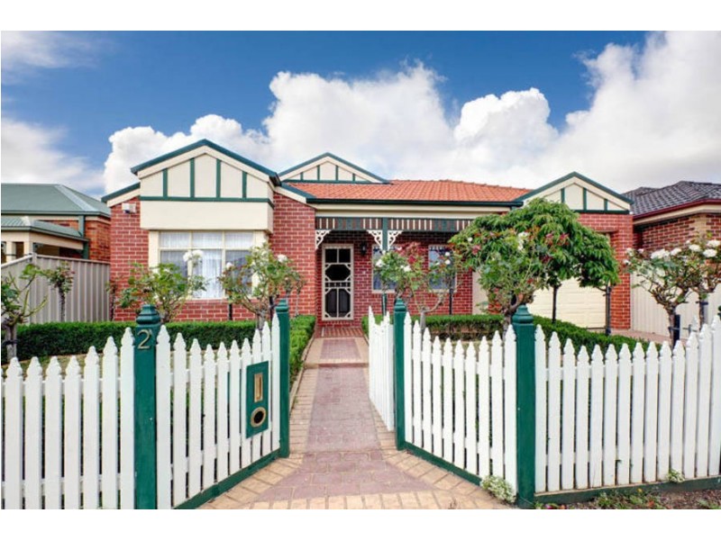 2 Springfield Close, Caroline Springs VIC 3023