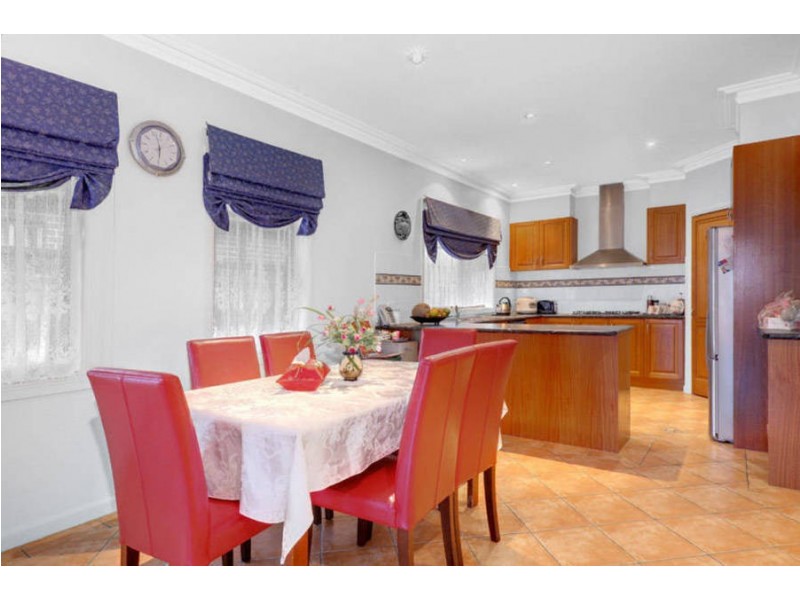 2 Springfield Close, Caroline Springs VIC 3023