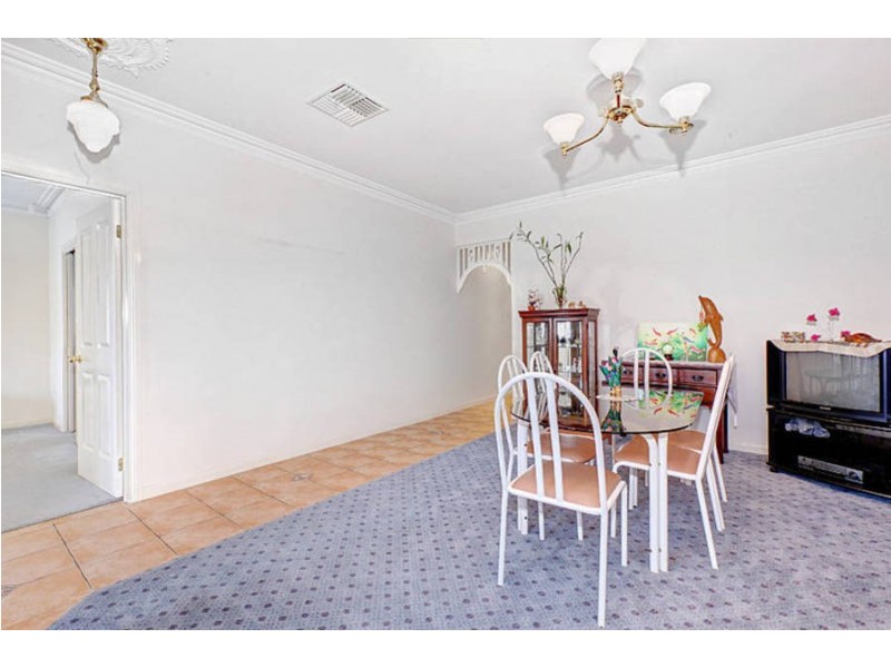 2 Springfield Close, Caroline Springs VIC 3023