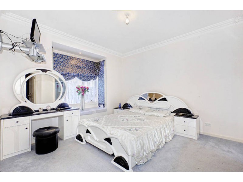 2 Springfield Close, Caroline Springs VIC 3023