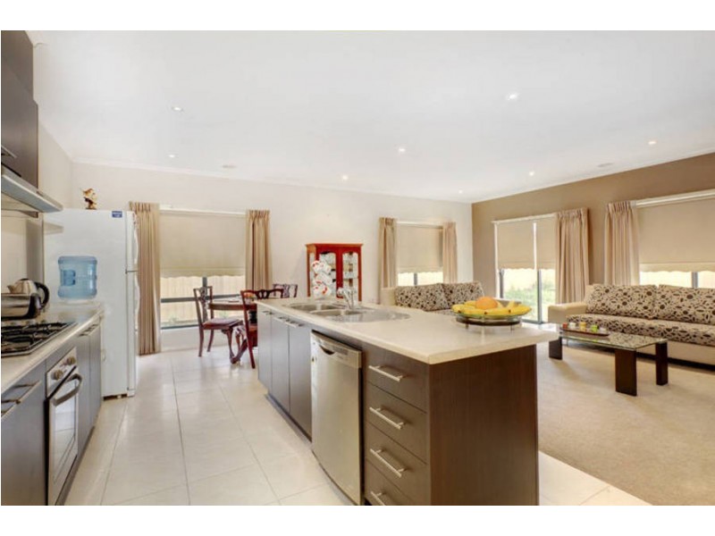 20 Westerfold Terrace, Caroline Springs VIC 3023