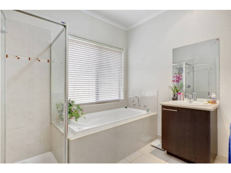 20 Westerfold Terrace, Caroline Springs VIC 3023