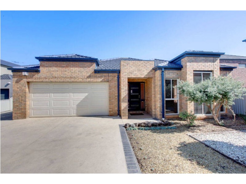 13 Salina Walk, Caroline Springs VIC 3023