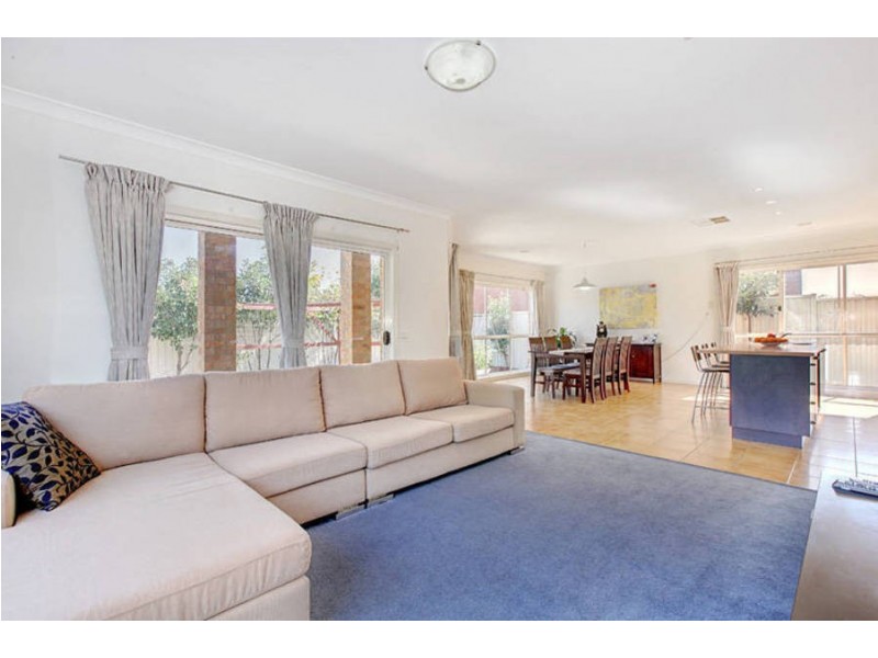 13 Salina Walk, Caroline Springs VIC 3023